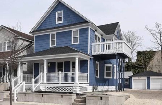 A short walk from the beach & down town. A half mile from Asbury Park Boardwalk.