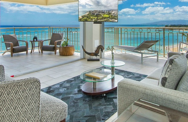 A View to Die for! 3 bedroom 3 bath on the sand at Waikiki Beach