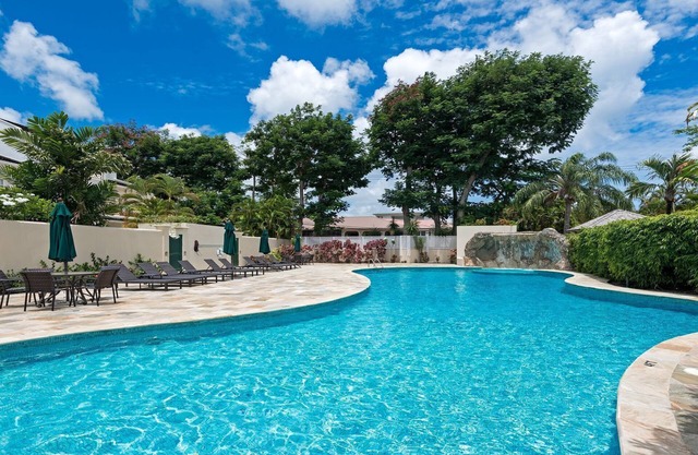 A Wonderful 4 Bedroom Townhouse In Mullins Bay. Short Walk To The Beach.