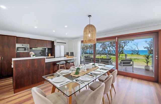 Absolute Beachfront Paradise in Buddina