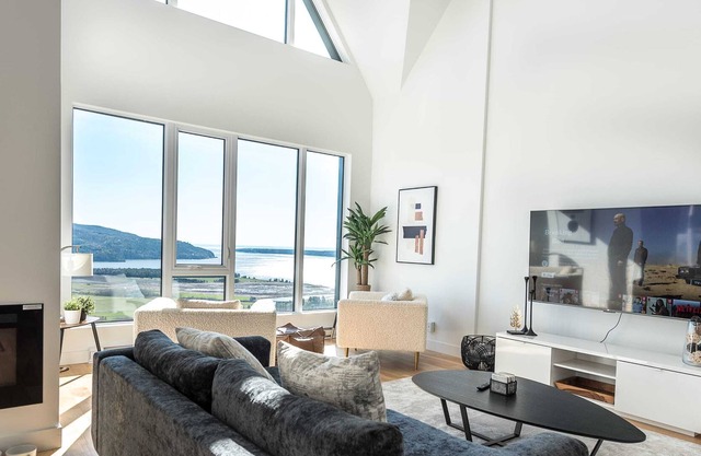 Absolutely Stunning 4br Condo with Gorgeous Views