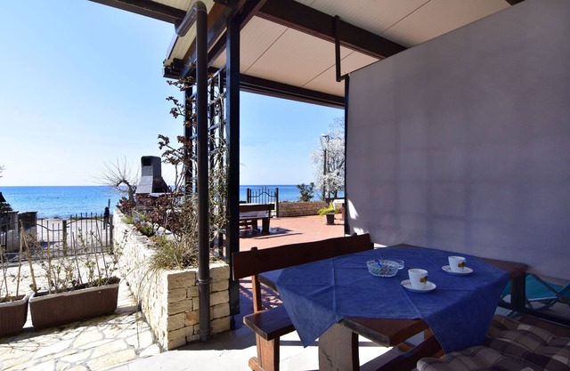 Accommodation in Zambratija, sea view near the beach, WiFi barbecue parking