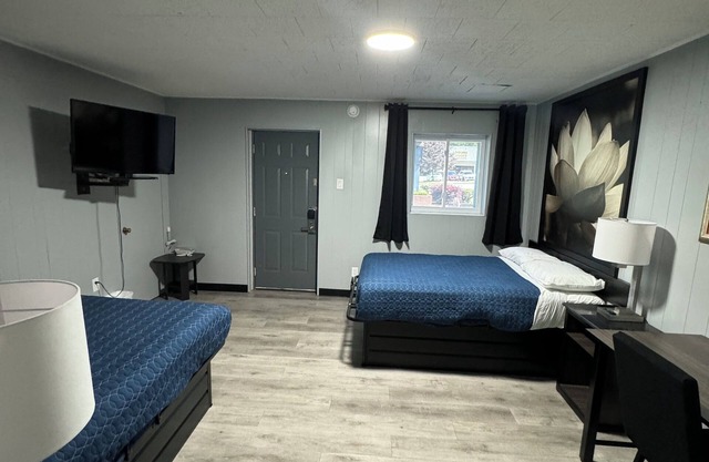 Acorn Motel