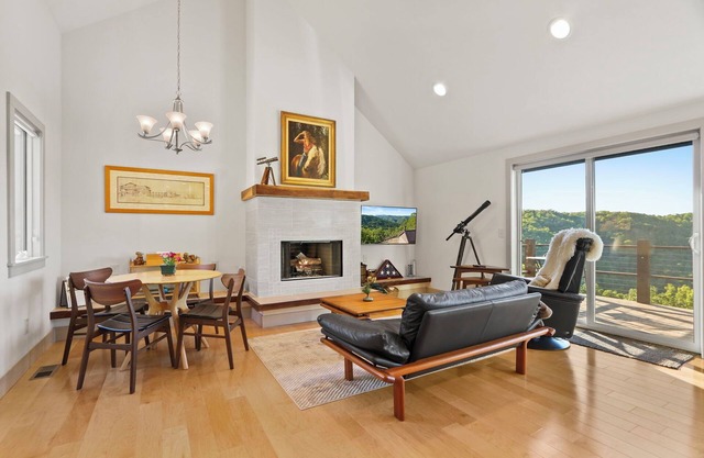 Acorn Ridge Cabin near Boone-Romantic Cabin Just for Two with Breathtaking Views