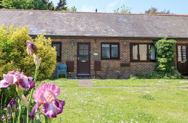 AFTON DAIRY COTTAGE, family friendly, with a garden in Freshwater
