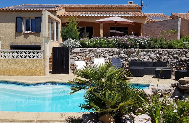 Air-conditioned villa on the Cote Bleue with large pool