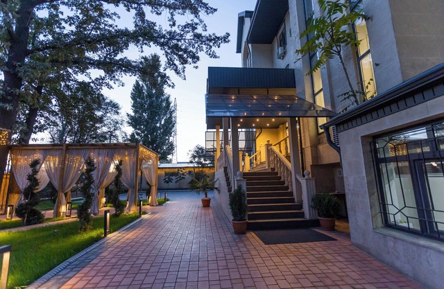 Akjola Hotel (Акжола отель)