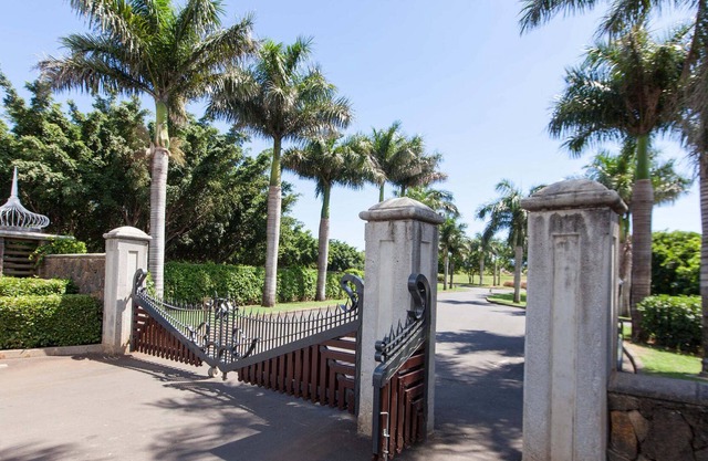 Albatros Residence - 2 bedrooms apartments - lunch & dinner - air conditioning/garden barbecue/wifi/beach 50m