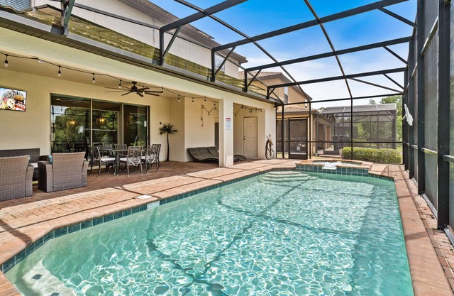 All decked out - Eight Bedroom House, Sleeps 17