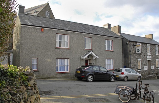 Allt yr Afon - Five Bedroom Cottage, Sleeps 8