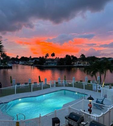 Aloha Apartments On the Intracoastal-Walk to the Beach