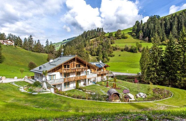 Alpine Mountain Chalet (HE9KUHM)