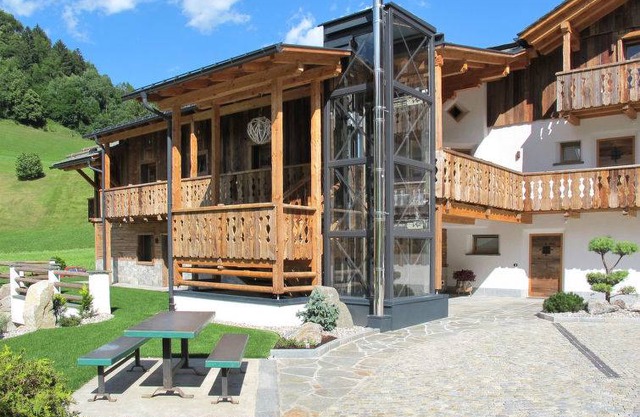 Alpine Mountain Chalet (H9ZA5N8)