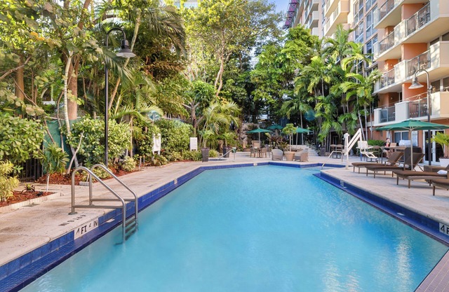 Always a Great Idea To Unwind! 4 Comfortable Units, Onsite Pool, Kitchen