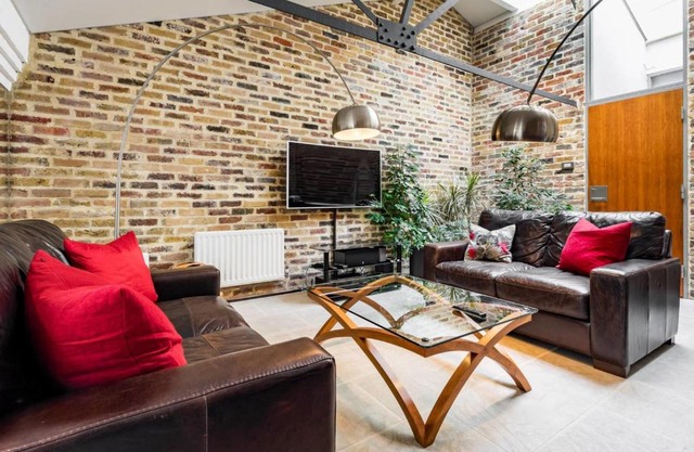 Amazing 2bed 2bath converted warehouse onThames