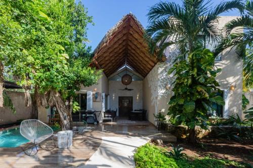 Amazing 4BR house with private pool