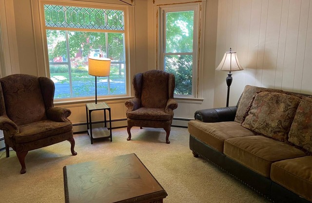 AMAZING 5-BEDROOM-HOST UP TO 10 PEOPLE