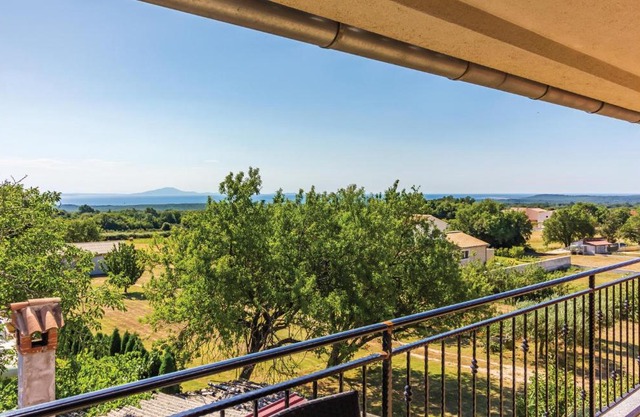 Amazing Apartment In Valtura With Kitchen