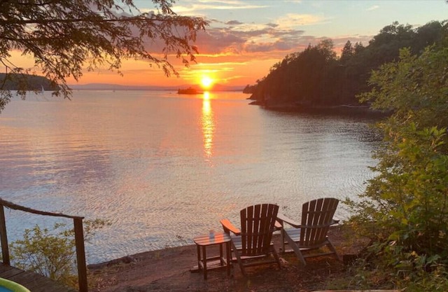 Amazing Lakefront Cabin with Great Swimming & Epic Views