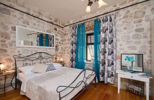 Amelie 2 - Studio Apartment, Sleeps 2