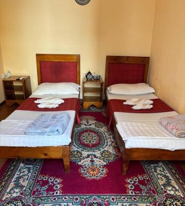 Amir-Yaxyo Hotel