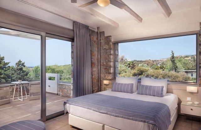 AMMOS-LUXURY BEACHSIDE STONE VILLA -PRIVATE POOL - DIRECT ACCESS TO THE BEACH