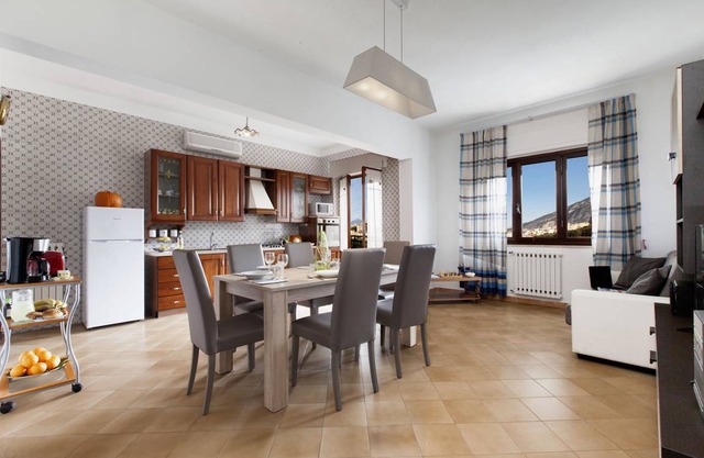 AMORE RENTALS - Apartment Orazio with Private Terrace, Air Conditioning, WI-FI, Town Center