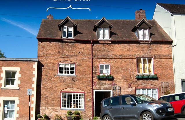 AN EARLY GEORGIAN ONE BEDROOM TERRACED TOWNHOUSE/COTTAGE IN LUDLOW