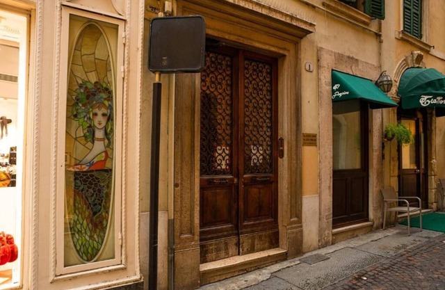 Αn enchanting residence in front of the Juliet house