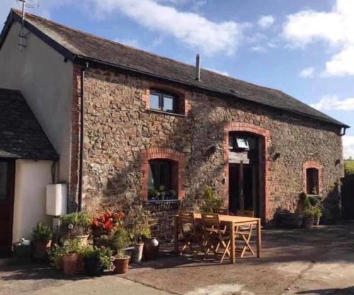 An Old Granary Sleeps 4 - Private Hot Tub Rural
