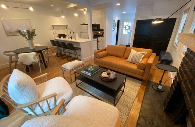 Andora Villa #123 Newly Remodeled 2 BR/2Bath, Centrally Located, Close to Town Center