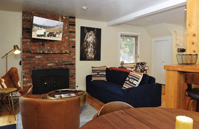 Andora Villa Condo 109 - Perfect Basecamp for Mountain Bikers & Skiers