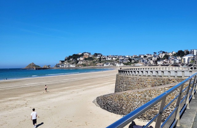 Apart Rdc 2-3-4 people 50m2 Ground floor+closed courtyard of 30m2 100m the beach