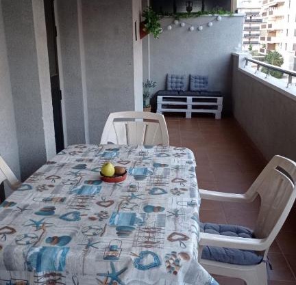 Apartamento con amplia terraza, ideal familias