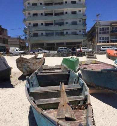 Apartamento pé na Areia de Frente para o Mar