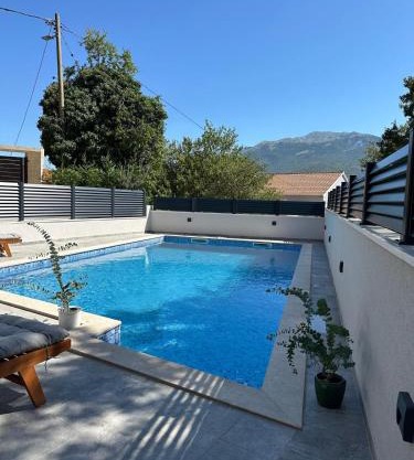 Apartman Ivan with pool