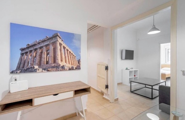 Apartment 1km from Acropolis Filoppapou Hill