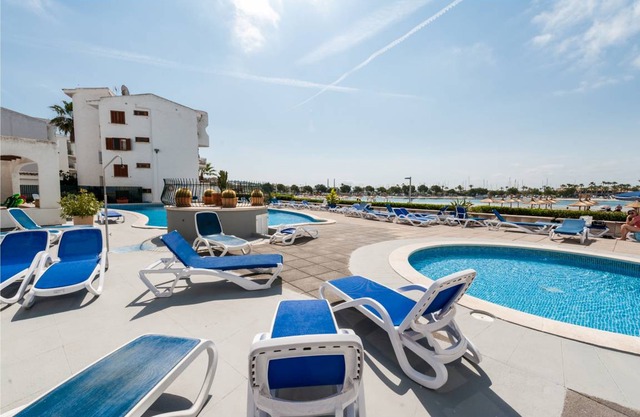 Apartment - 2 Bedrooms with Pool and Sea views - 107625