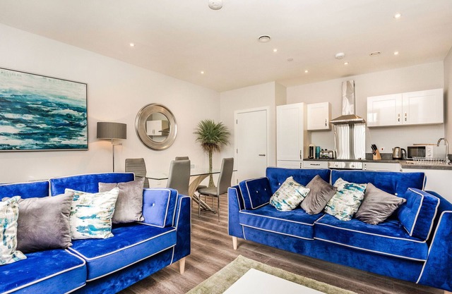 APARTMENT 4 - CROSBY GARDENS, family friendly in Waterloo, Merseyside