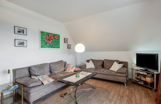 Apartment 'Abendsonne' with Shared Garden, Balcony and Wi-Fi