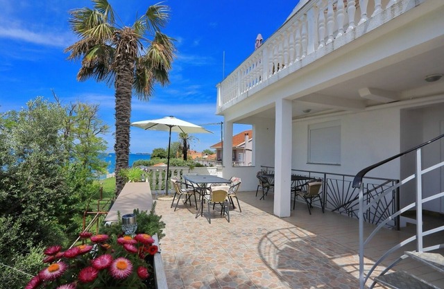Apartment Aleksandra - 10 m from sea: A5(4) - Bibinje, Zadar riviera, Croatia