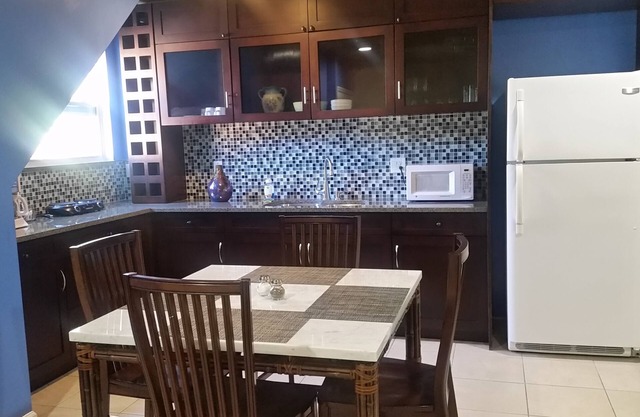 Apartment centrally located to all PSL has to offer