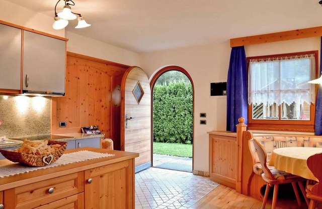Apartment "Ciasa Mirio Pütia" with Mountain View, Wi-Fi & Garden
