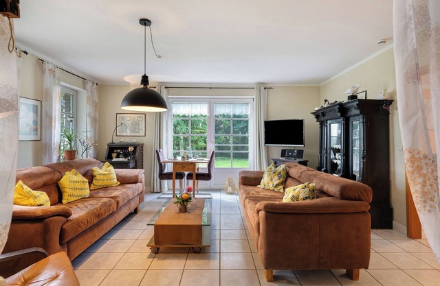 Apartment 'Ferienwohnung Schimmelreiter' with Private Terrace and Shared Garden