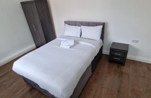 APARTMENT IN WAKEFIELD CITY CENTRE