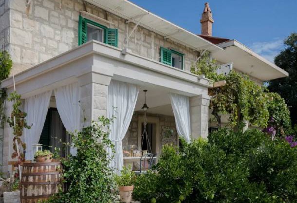 Apartment Jasna - cozy apartment in a peaceful area A1 Selca, Island Brac