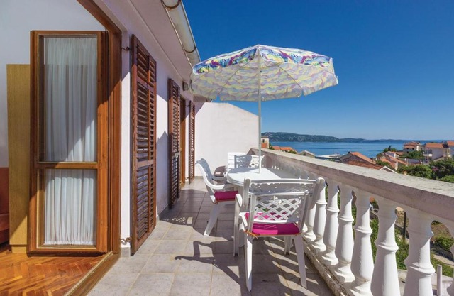Apartment Mali Iz with Sea View I