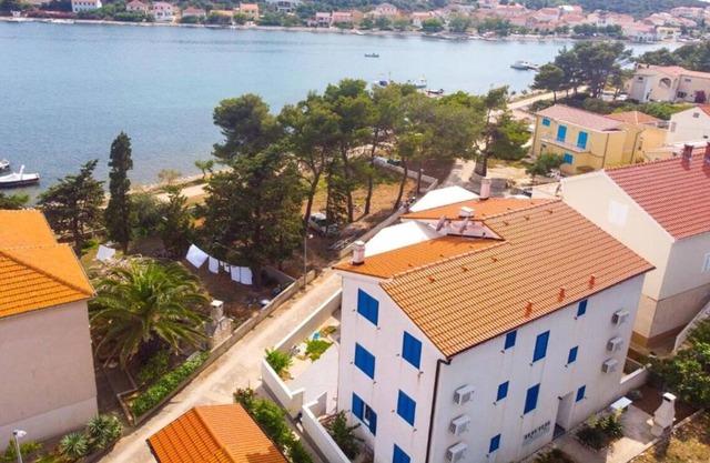 Apartment Marin - 30 m from sea : - Verunic, Island Dugi otok, Croatia