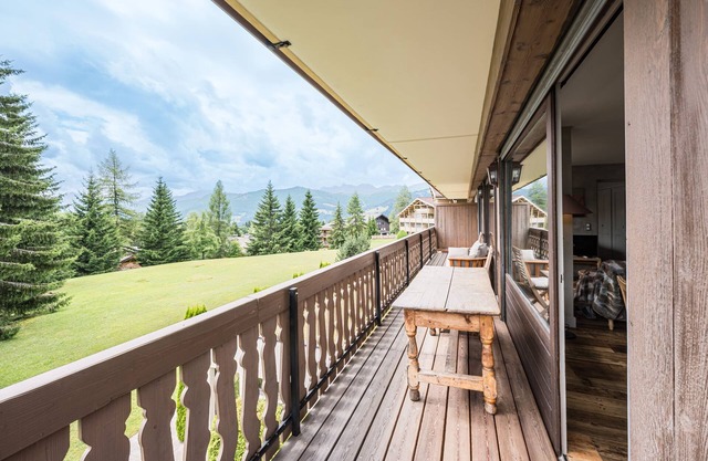 Apartment with balcony 10 min walk from the slopes