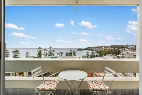 Apartment with Pool Access, a minute to the Beach